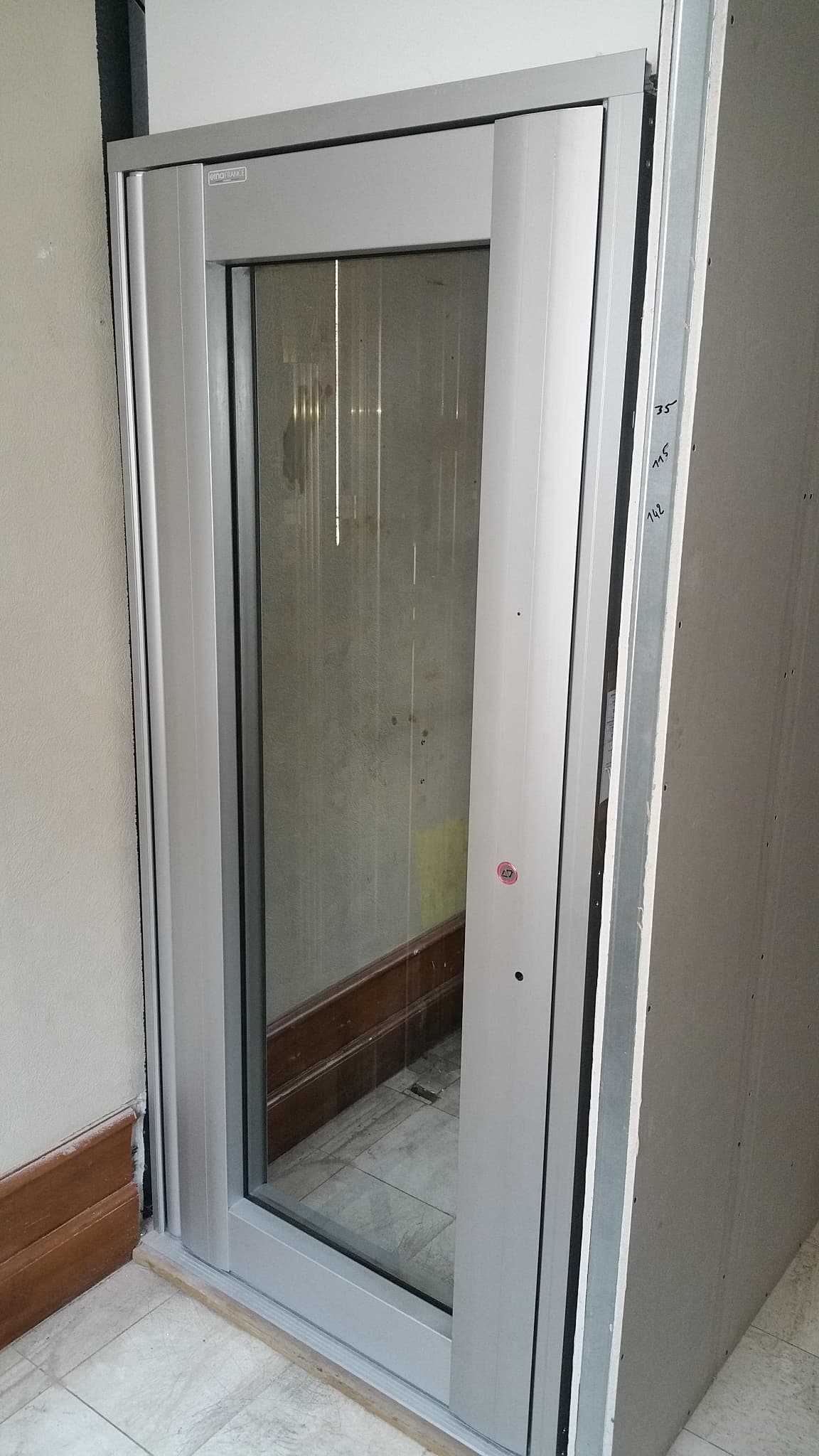 Installation d’un ascenseur trois niveaux à Lens (62)