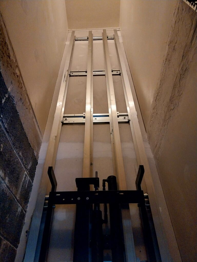 Installation d'un ascenseur de maison deux niveaux à Caudry (59) - Photo 1