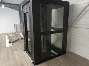 Installation ascenseur showroom