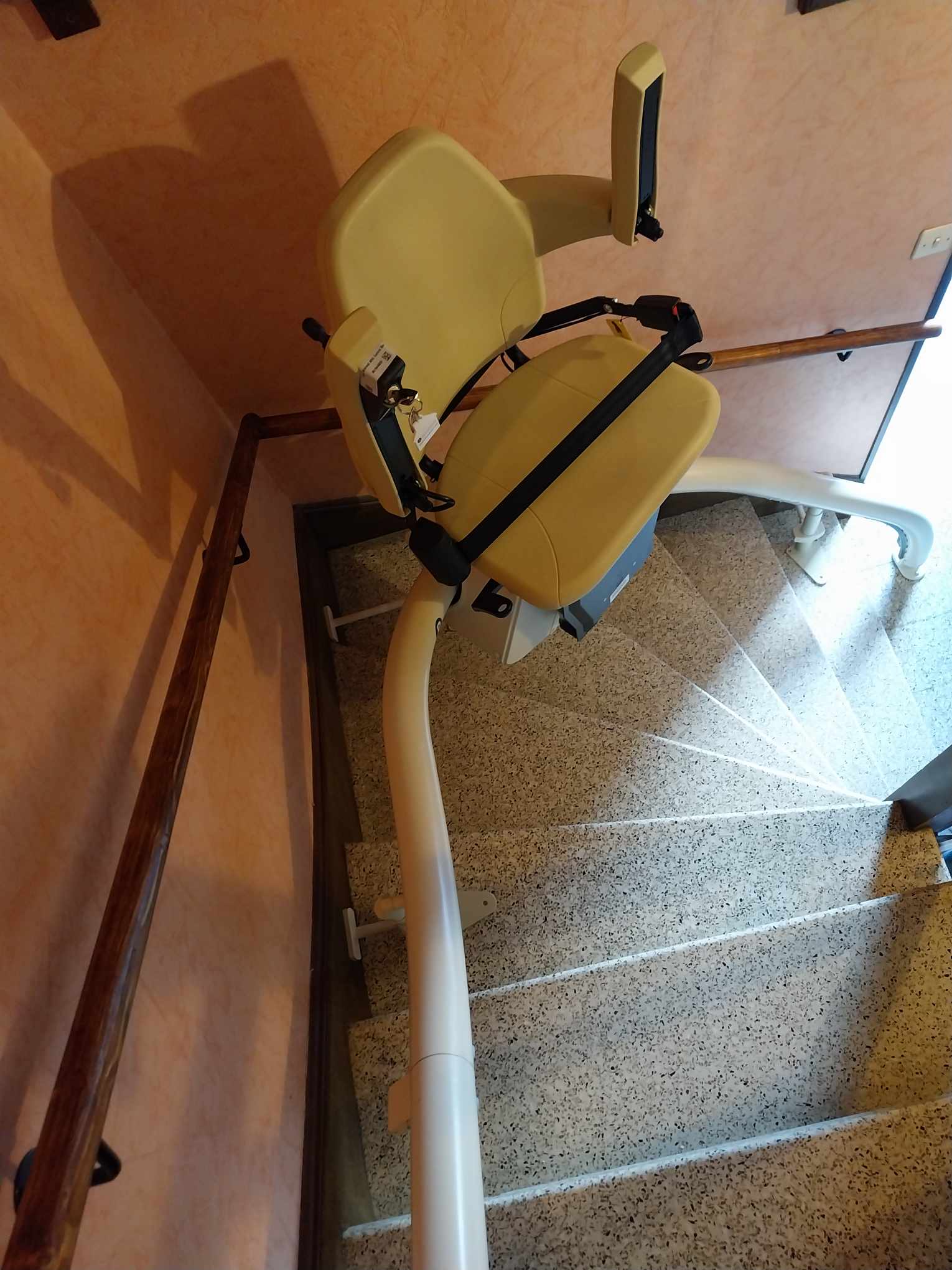 Installation d'un monte-escalier à Marck, dans le Pas-De-Calais