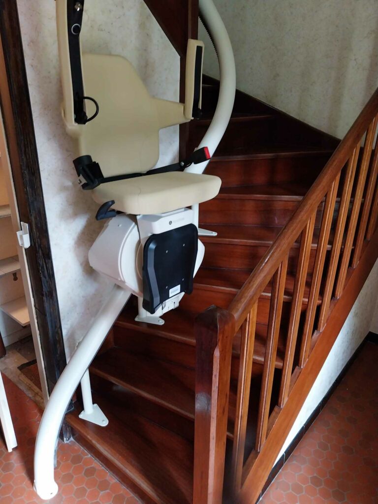 Nouvelle installation de monte-escaliers à Wattrelos - Photo 1