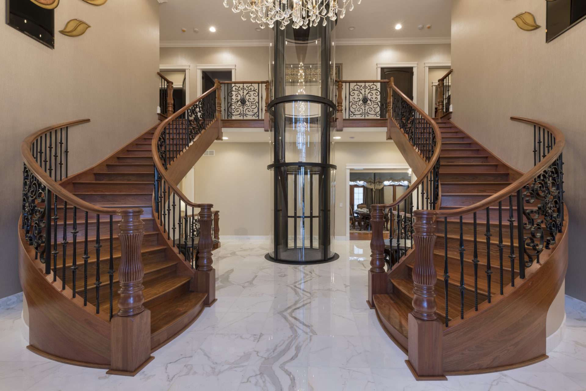 Ascenseur intérieur vitré dans un hôtel