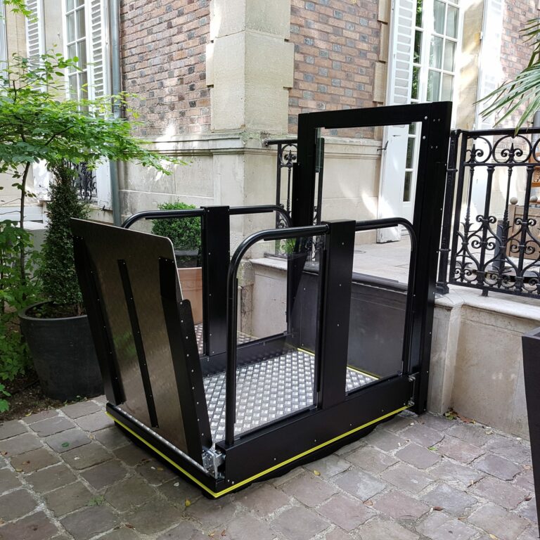 Plateforme élévatrice extérieure