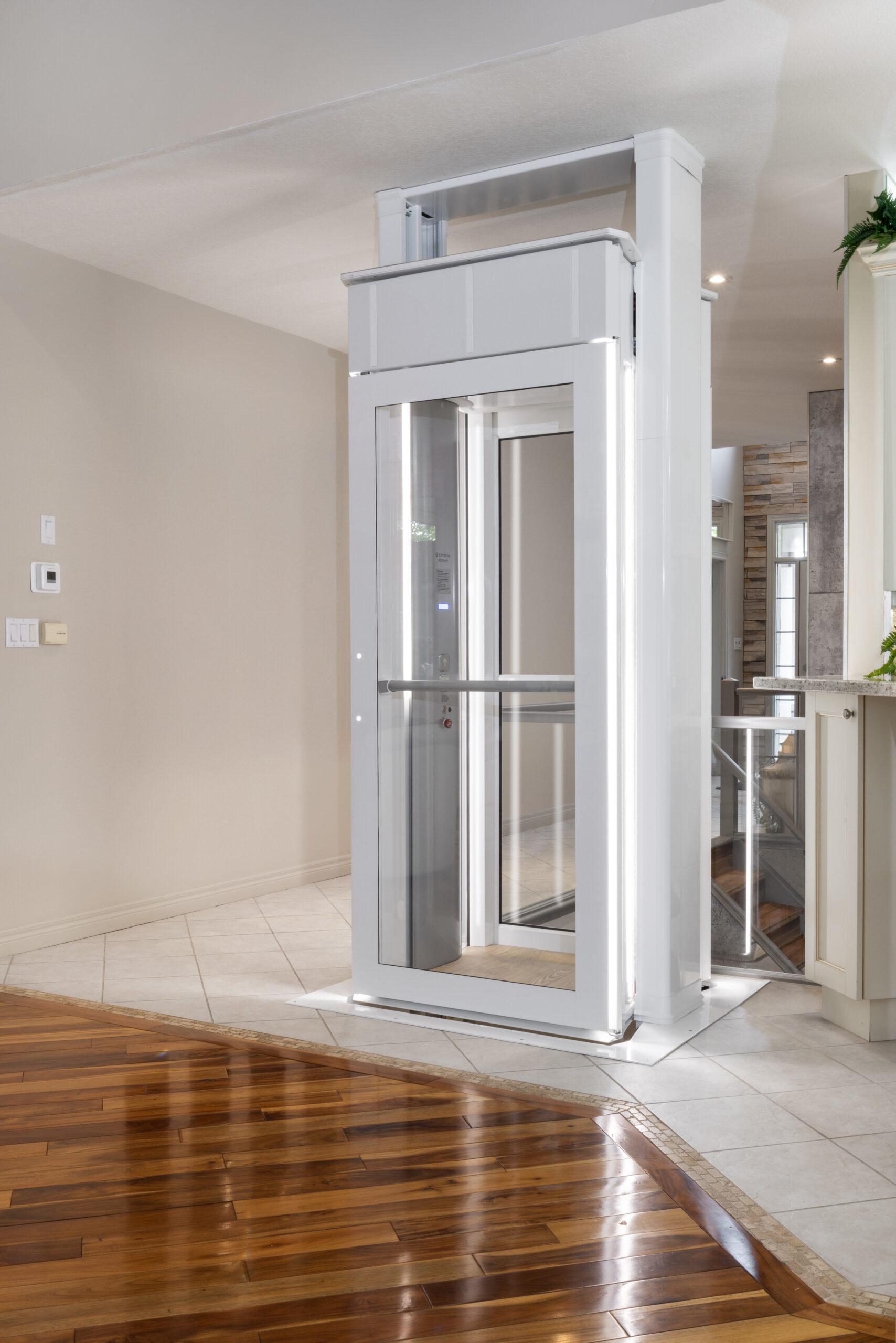 ascenseur de maison compact et moderne, pensé pour s’intégrer dans la majorité des intérieurs : le LUMA, un véritable ascenseur particulier nouvelle génération.