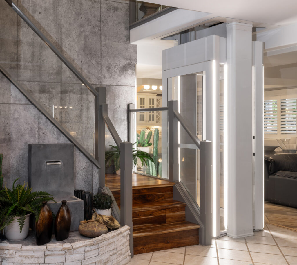 ascenseur de maison compact et moderne, pensé pour s’intégrer dans la majorité des intérieurs : le LUMA, un véritable ascenseur particulier nouvelle génération.