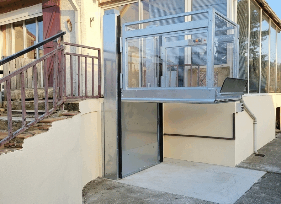 Installation plateforme PMR extérieure Strategos 1100 dans l'Aisne